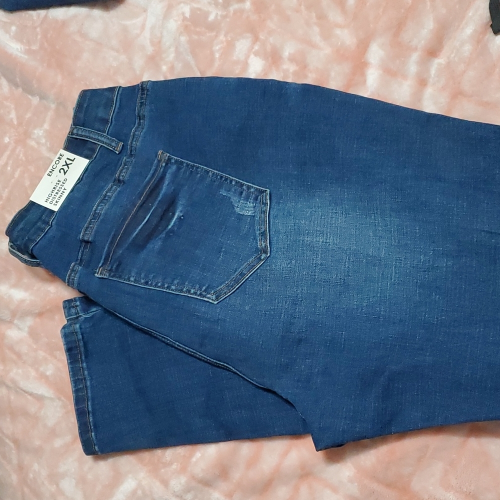 Encore dark distressed skinny Jean size 2XL